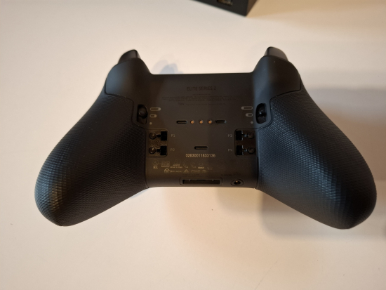 Microsoft Xbox One X 1TB Konsole inkl. Xbox Elite Wireless Controller Series 2, GTA V & Far Cry 6 [Gebrauchtware]