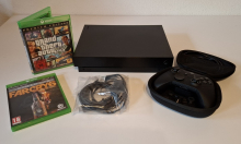 Microsoft Xbox One X 1TB Konsole inkl. Xbox Elite Wireless Controller Series 2, GTA V & Far Cry 6 [Gebrauchtware]